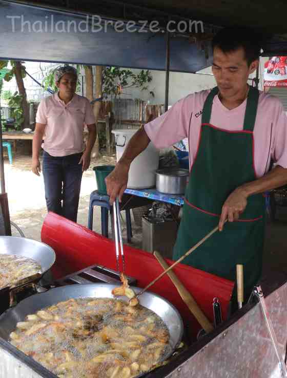 It's a skill to make Thai deep fried bananas.