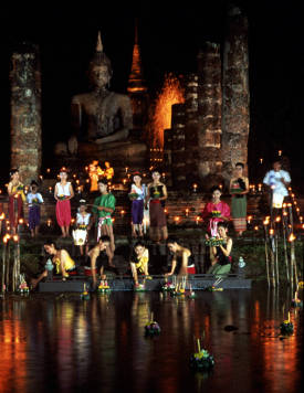 Celebrate the loy kratong festival in Sukhothai, Thailand