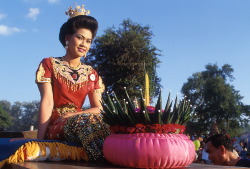 Celebrate the loy kratong festival in November in Thailand