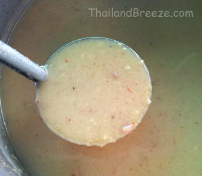 Rice noodles with peanut sauce is called kanom jeen nam phrik, in Thai.