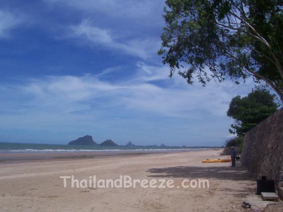 Thung Mamao beach is located in Prachuap Khirikhan province, in Thailand.